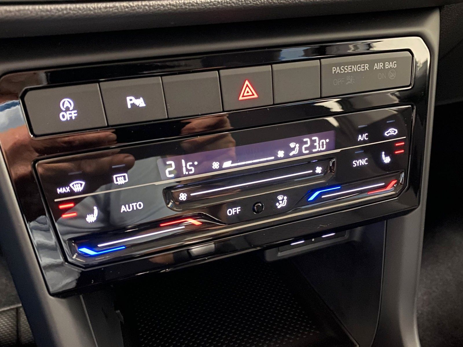 Fahrzeugabbildung Volkswagen T-Cross 1.5 TSI DSG Life+150 PS+PDC+App+LED+ALU+