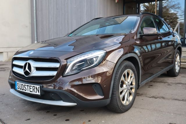 Mercedes-Benz GLA 200 LED Vollleder Temp Navi Sitzheizung Park