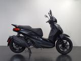 Piaggio Beverly 400 DEEP BLACK ABS EU5 - Angebote entsprechen deinen Suchkriterien