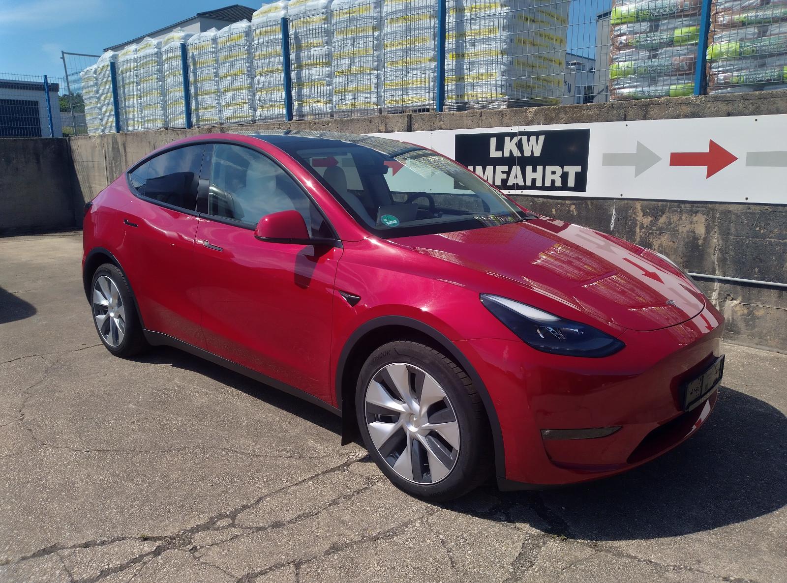 Tesla Model Y Long Range Dual AWD