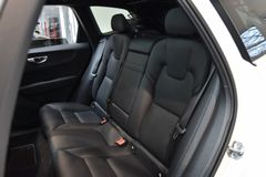 VOLVO XC60 D5 AWD~R Design~Leder~Business~I-safe~21"