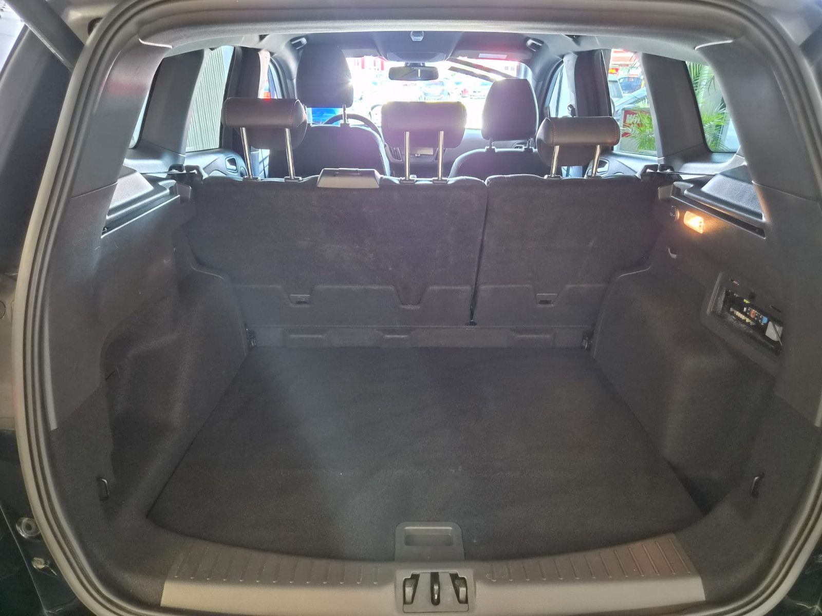 Fahrzeugabbildung Ford Kuga ST-Line/Xenon/GARANTIE/1. HAND