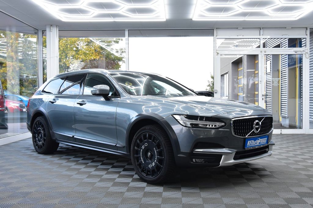 Image of Volvo V90 Cross Country