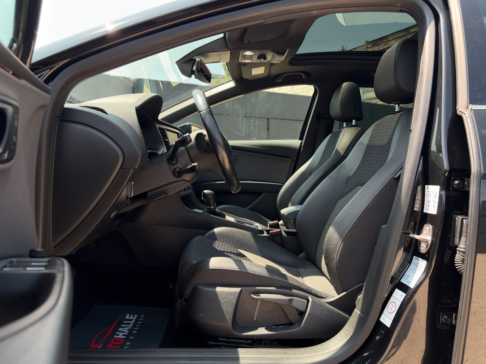 Fahrzeugabbildung SEAT Leon ST 1.5 TSI DSG Xcellence CarPlay PANO CAM