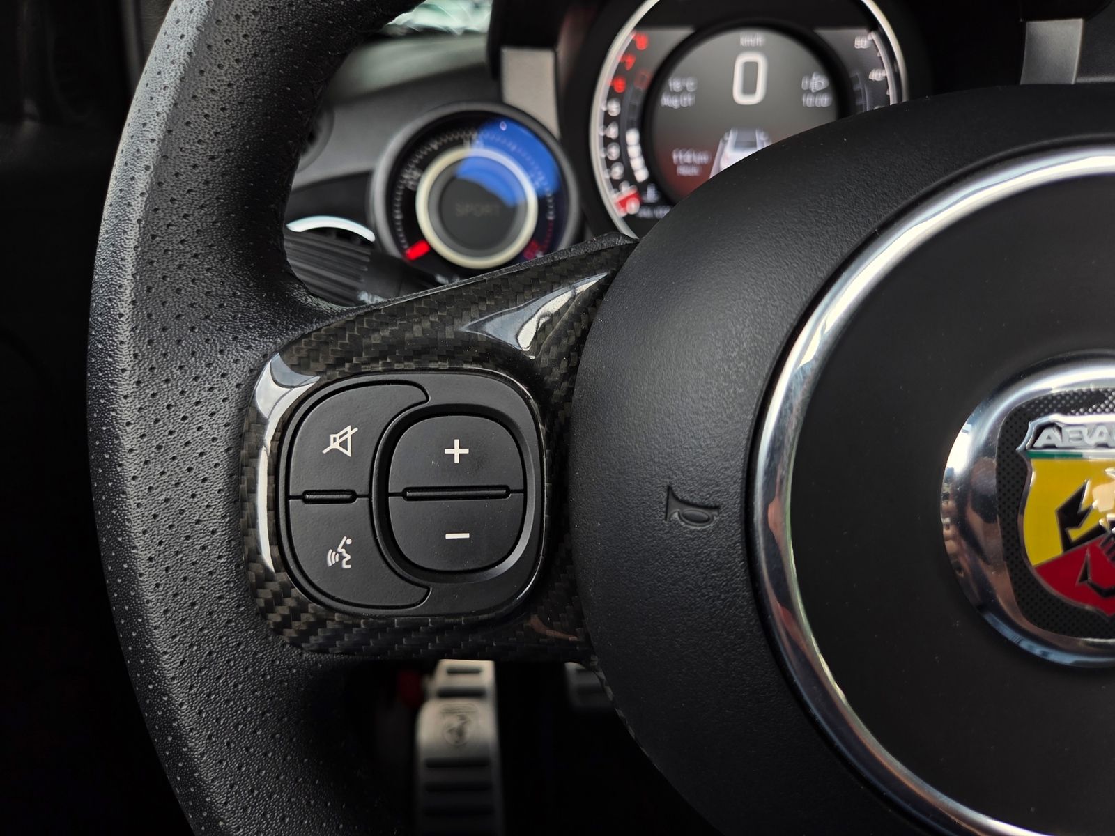 Fahrzeugabbildung Abarth 595C Competizione NAVI CarPlay