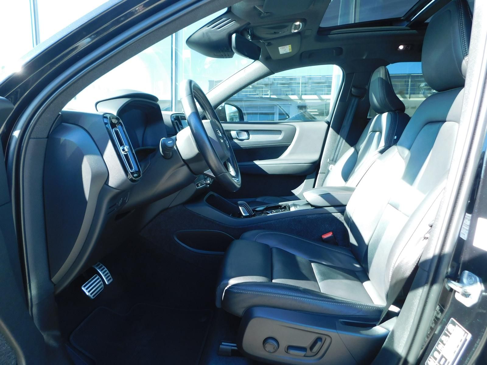 Fahrzeugabbildung Volvo XC40 B5 AWD R-Design