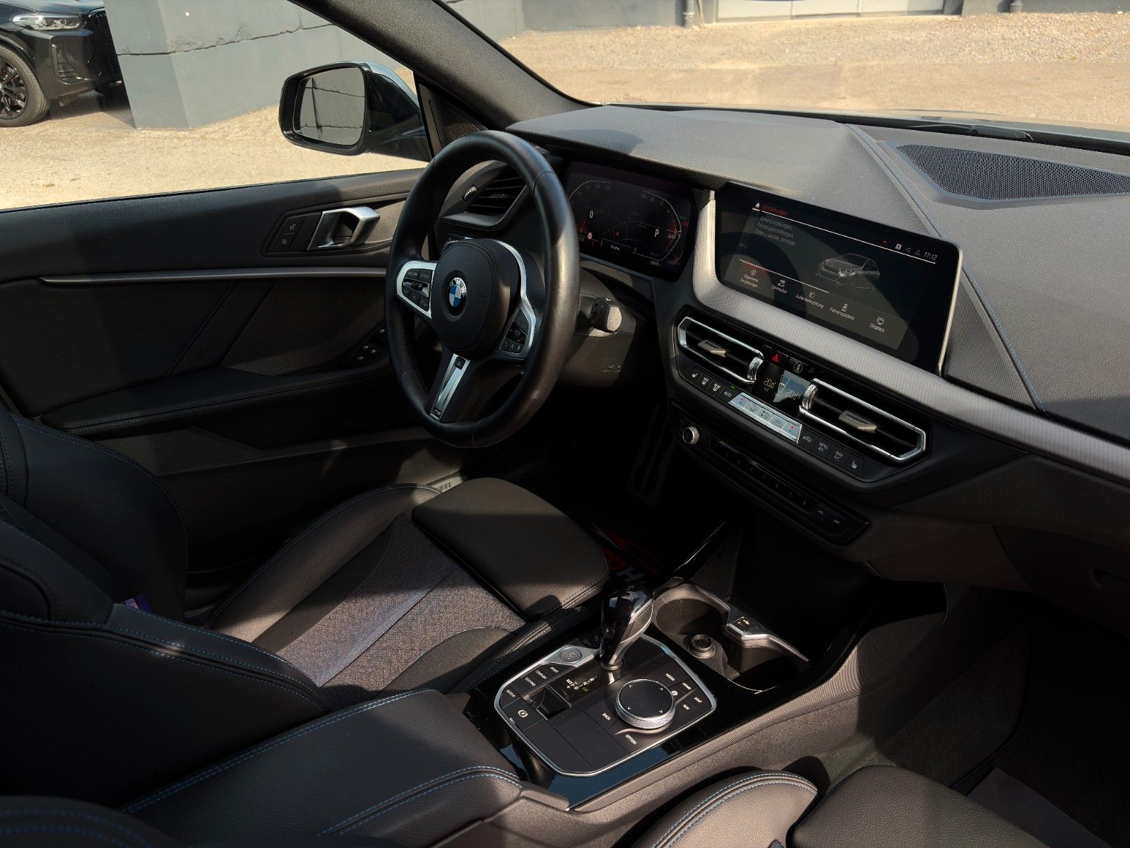 Fahrzeugabbildung BMW 220i Gran Coupé M Sport PANO H&K CAM LHZ CarPlay