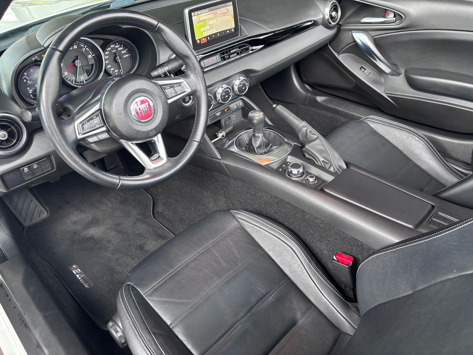 Fahrzeugabbildung Fiat 124 Spider Lusso LED NAVI ALU