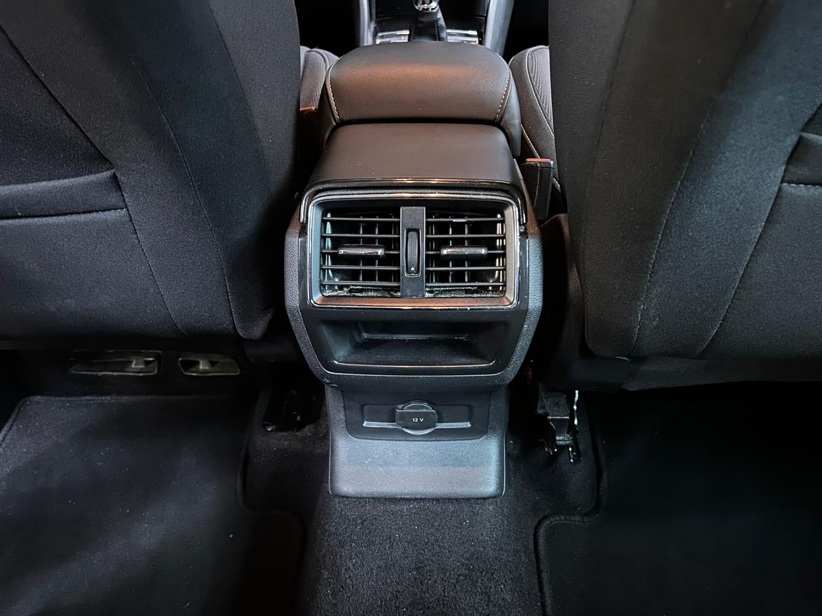 Fahrzeugabbildung SKODA Karoq 1.5 TSI Ambit Sport DESIGN+VIRTU+KAM+LED+