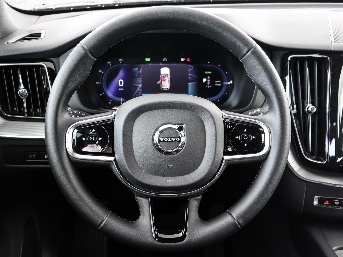 Volvo XC60 Plus Dark Recharge Plug-In Hybrid AWD T6 Tw