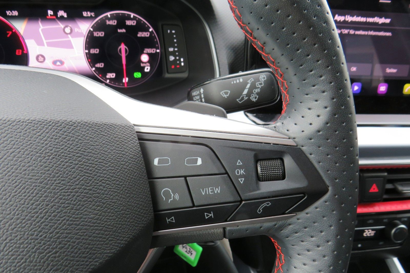 Fahrzeugabbildung SEAT Arona FR DSG NAVI SITZH. KAMERA ACC ASSISTENT-PA