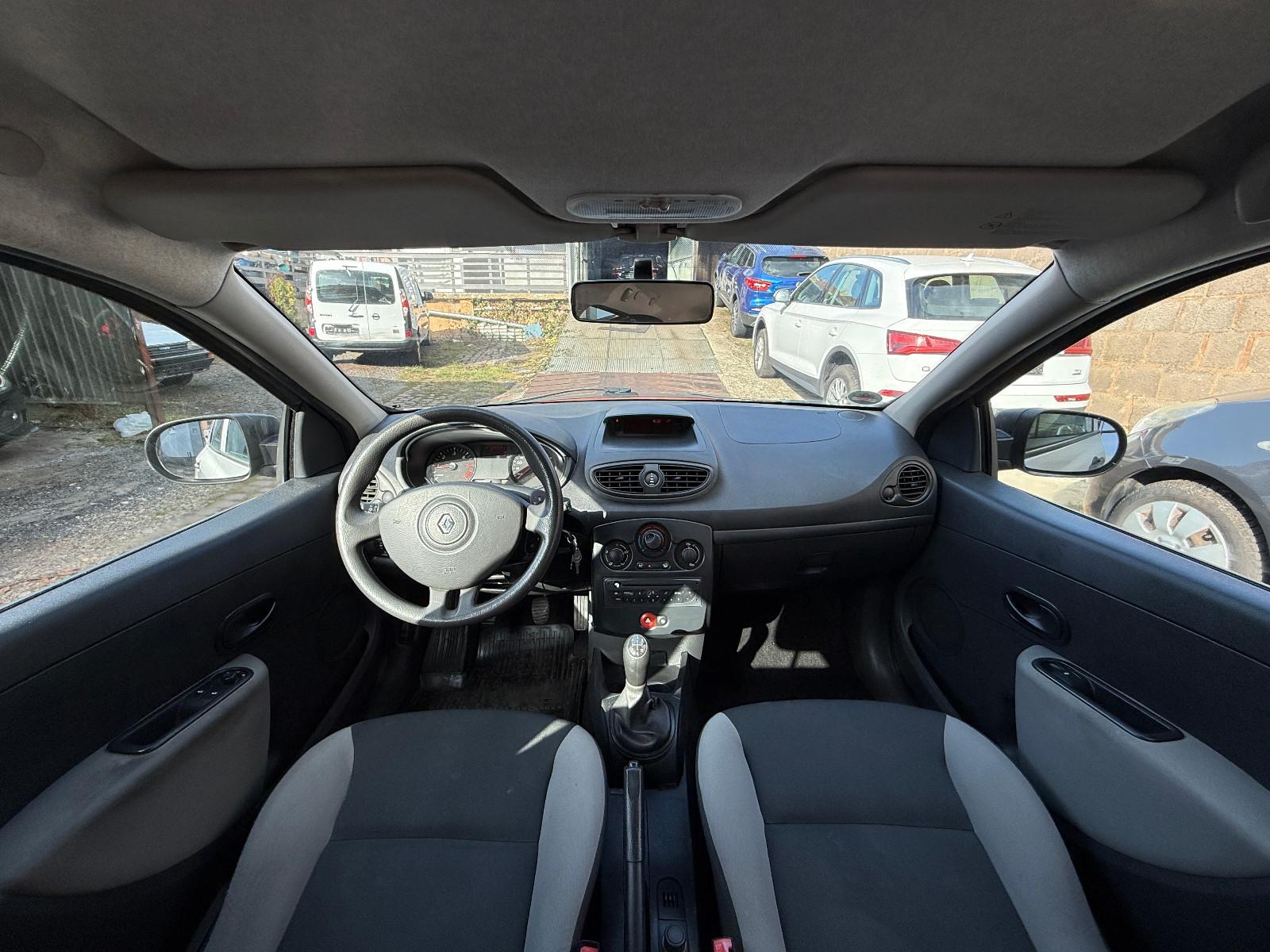 Renault Clio 2010 — photo 7