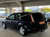 Ford Focus Turnier Style *AHK*SHZ*KLIMA*PDC* - Ford Focus aus 2010: Kombi