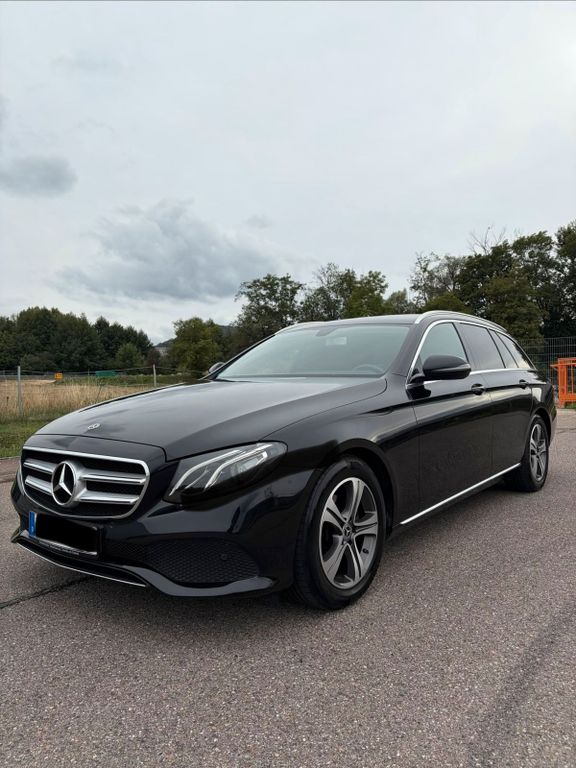 Image of Mercedes-Benz E 200