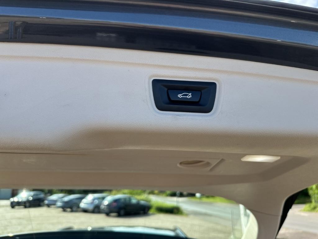 BMW 320 iA Touring SportLine ACC LED SHZ Navi PDCv+h
