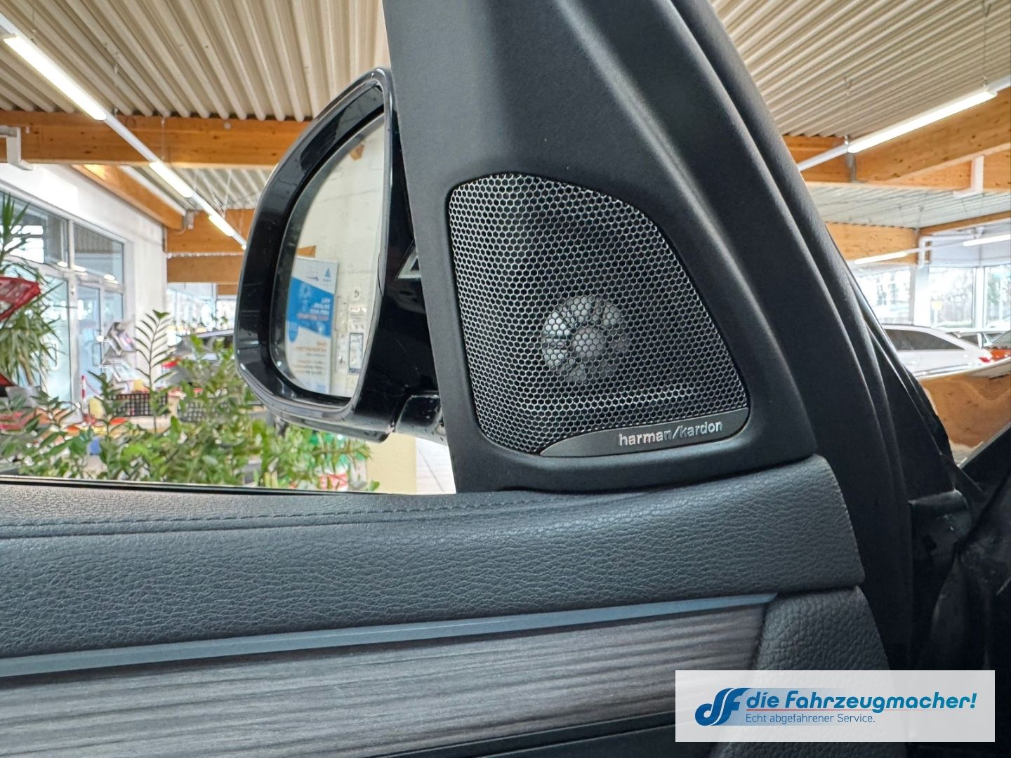 Fahrzeugabbildung BMW X6 xDrive 50 i M-Paket Sportpaket Navi Leder *EX