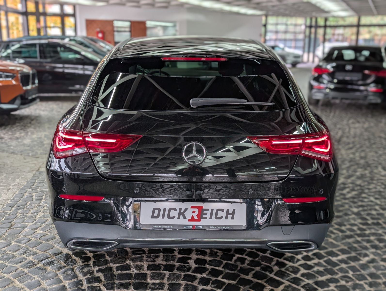 Fahrzeugabbildung Mercedes-Benz CLA 220 d SB MULTIBEAM LEDER DISTR HIGHEND 18