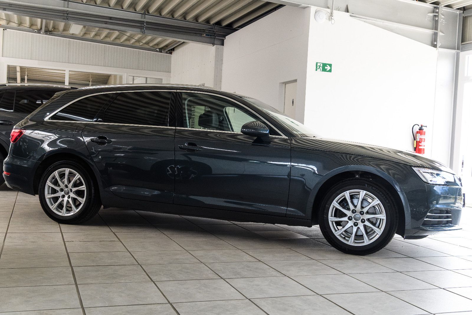 Fahrzeugabbildung Audi A4 Avant sport +LED +MICHELIN
