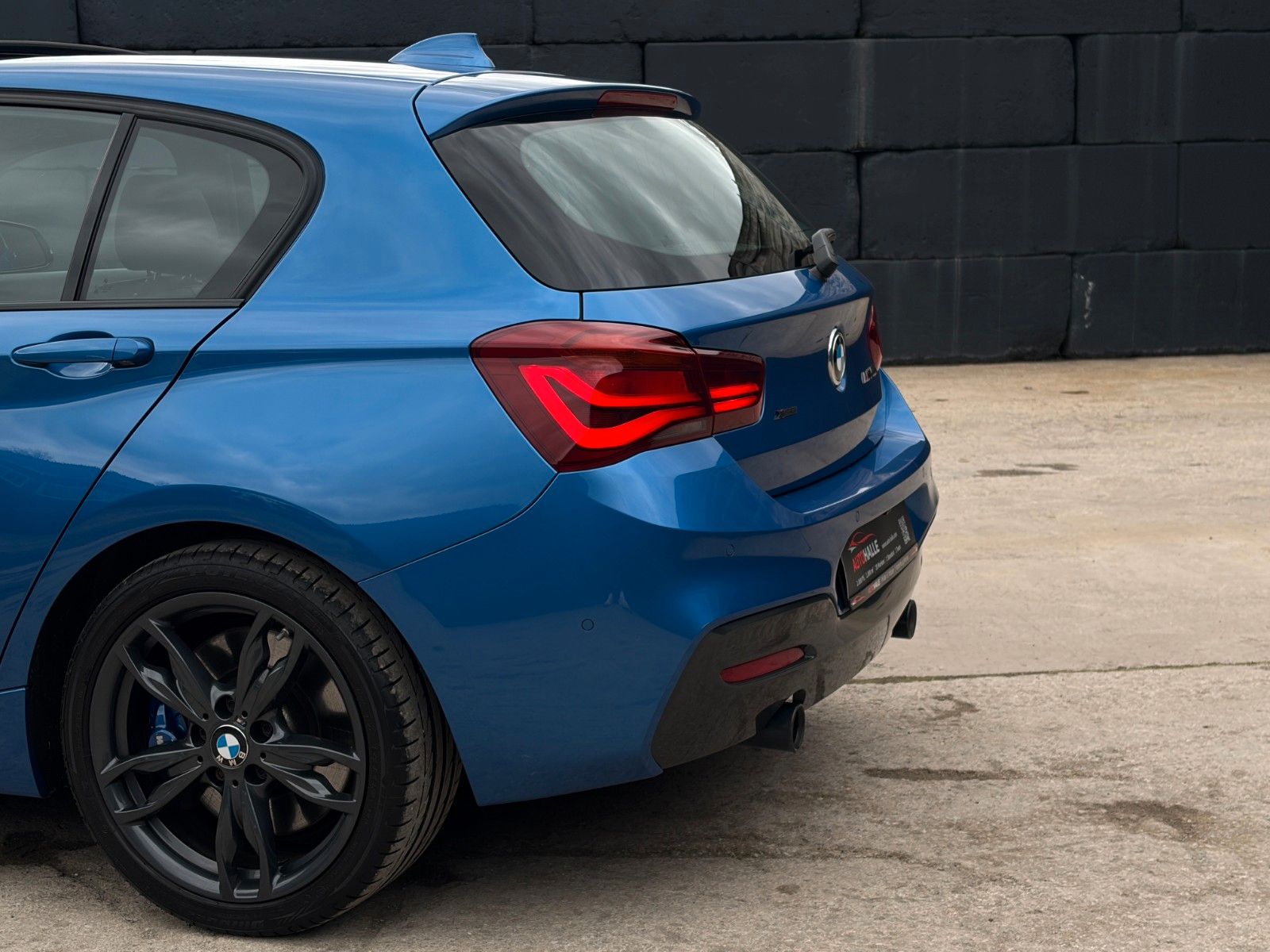 Fahrzeugabbildung BMW M140i xDr. Special Edition Schiebed. H&K LHZ CAM