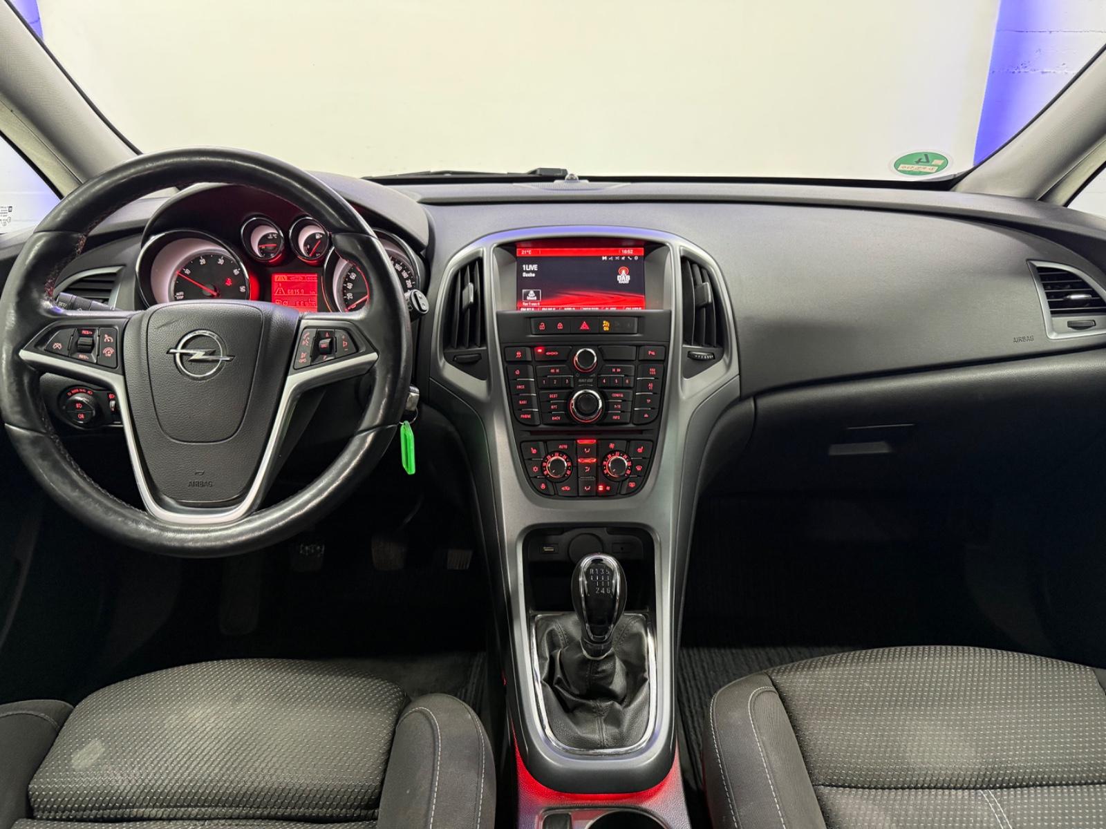 Opel Astra 2014 — photo 22