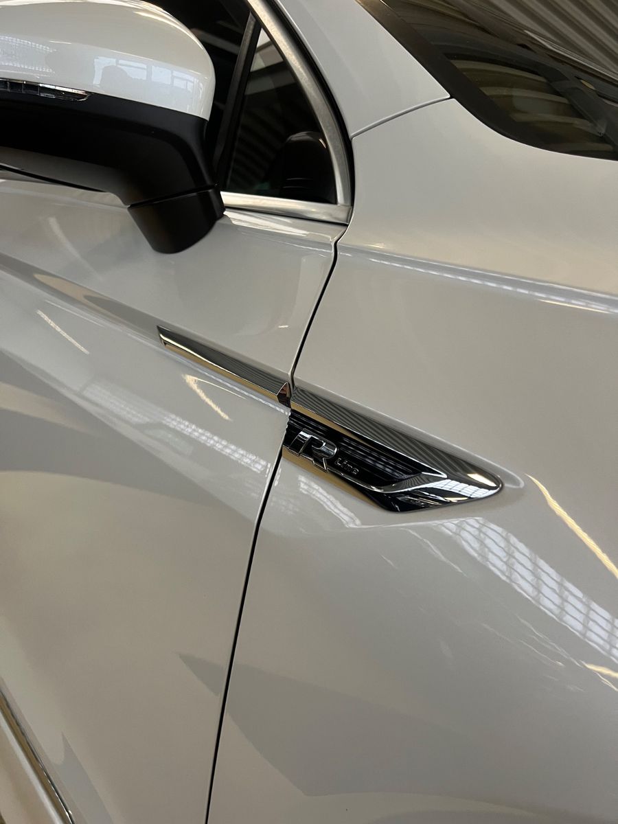 Fahrzeugabbildung Volkswagen Tiguan 2.0TDI DSG Highline 4Motion R line 239PS