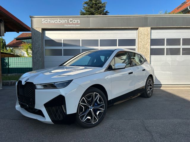 BMW iX xDrive40 Sportpaket ACC Anhängerkupplung 22"