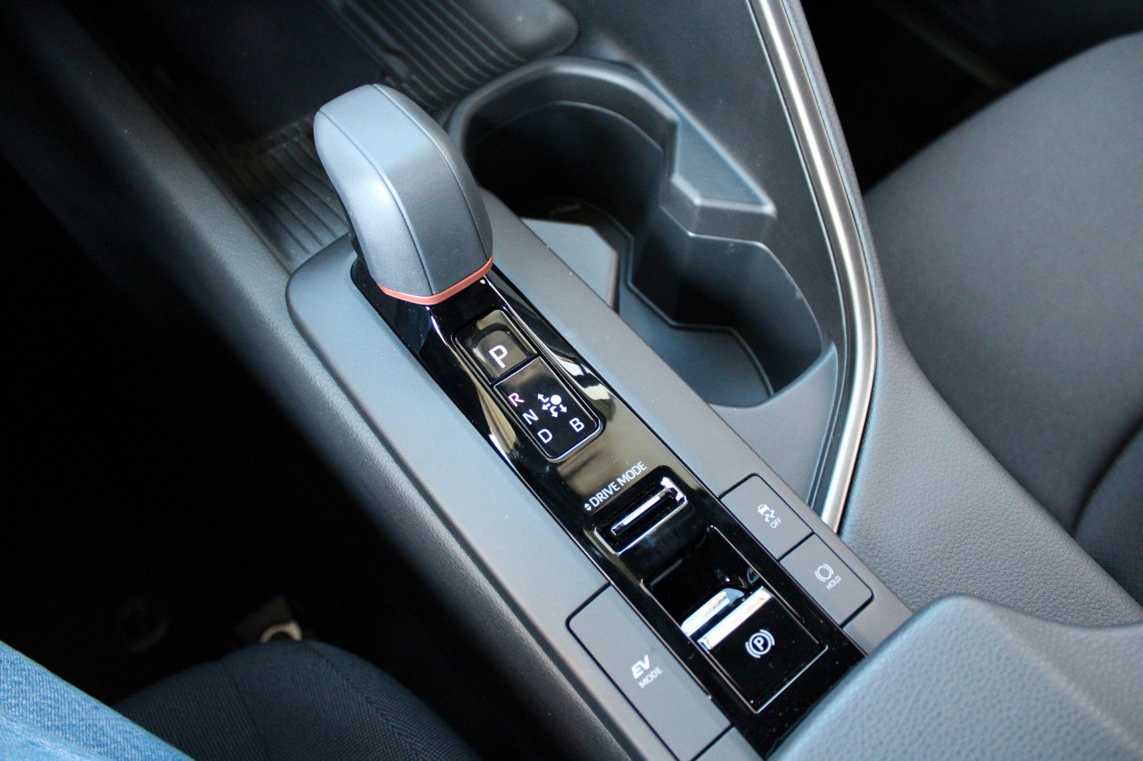 Fahrzeugabbildung Toyota C-HR Hybrid Teamplayer