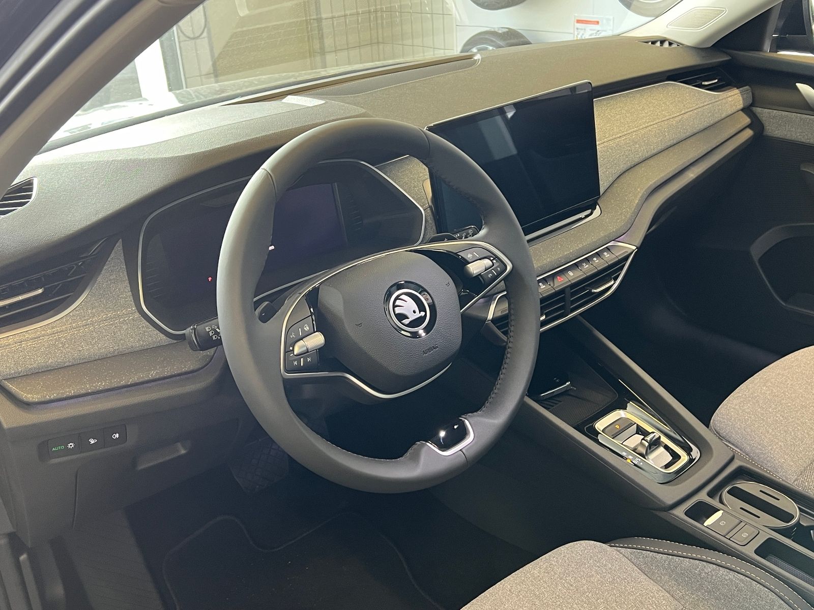 Fahrzeugabbildung SKODA Octavia Combi FL Exclusive 1.5 TSI mHEV DSG *LED