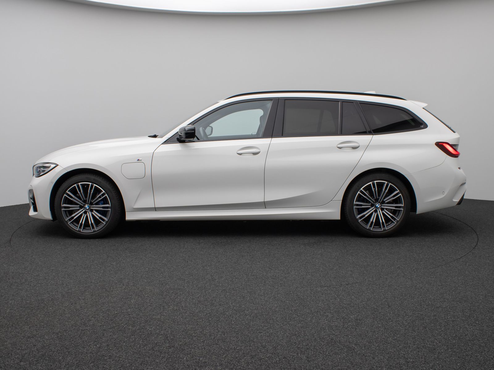 Fahrzeugabbildung BMW 330e M Sport Kamera DAB H/K Geschwind Parkassist