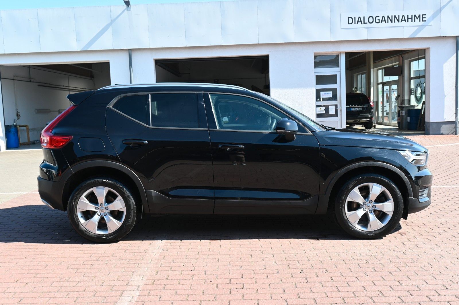 Fahrzeugabbildung Volvo XC40 D3 AWD Autom. Momentum*RFK*FSHZG*BLIS*AHK