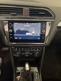 Volkswagen Tiguan - 12