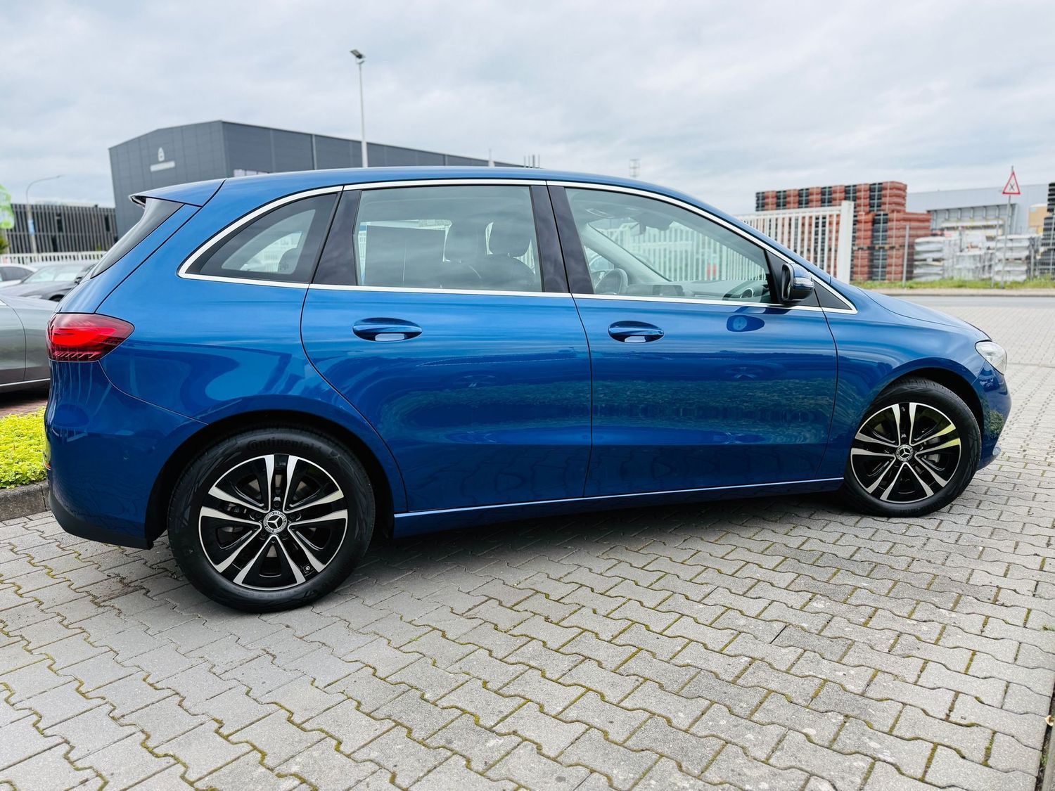 Fahrzeugabbildung Mercedes-Benz B 200 PROGRESSIVE, Automatik, Totw, LED, PTS, RF