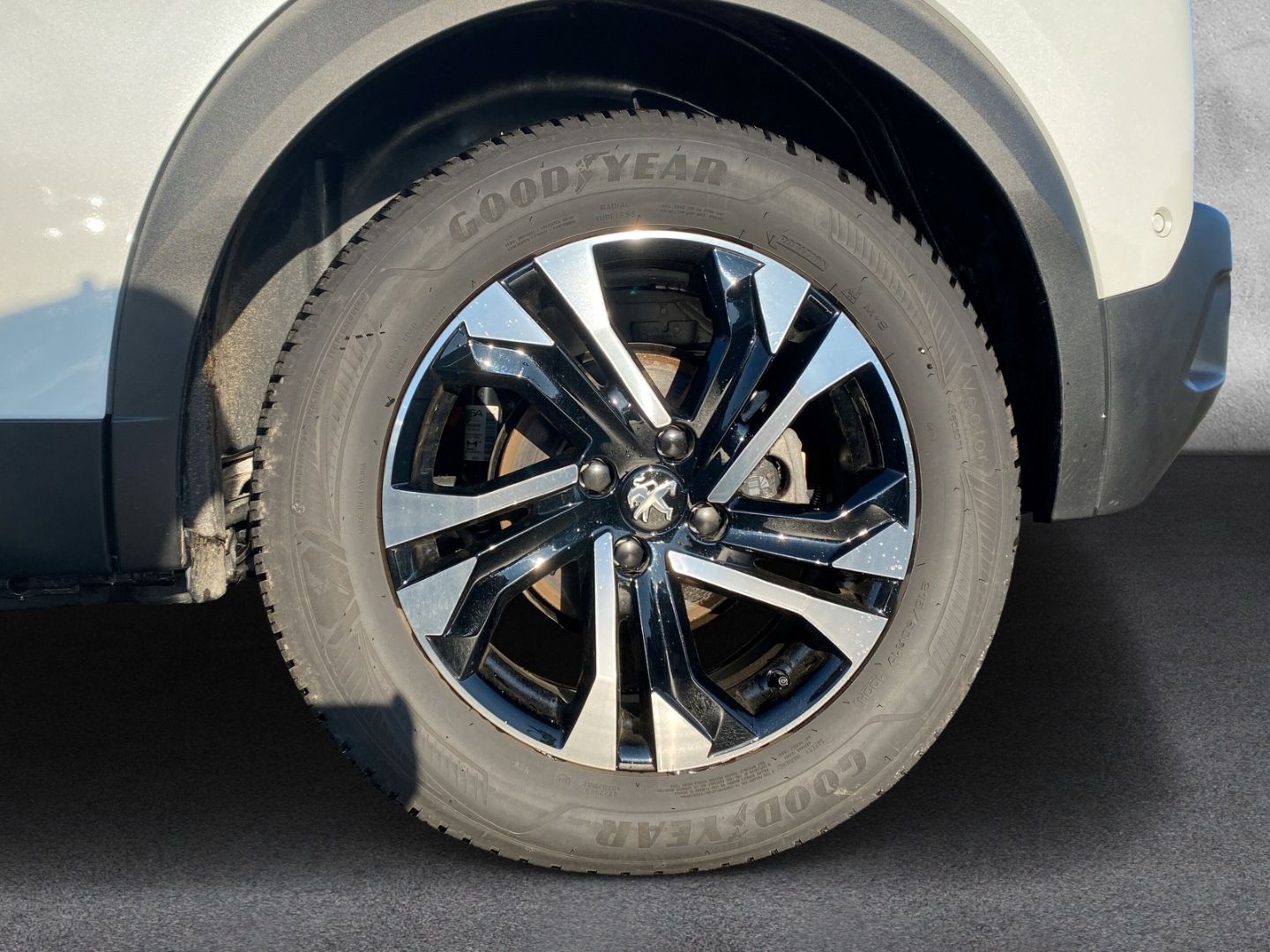 Fahrzeugabbildung Peugeot 2008 e- GT Elektromotor 136