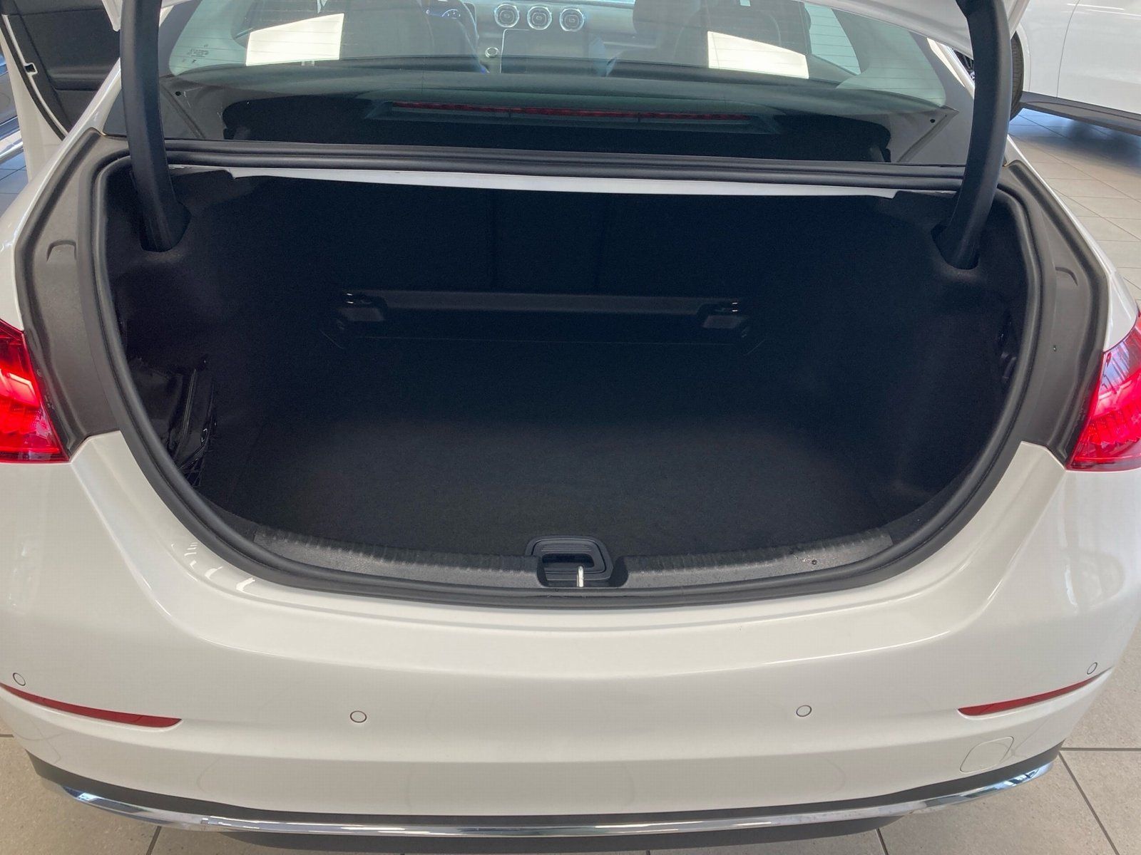 Fahrzeugabbildung Mercedes-Benz C 180 Avantgarde*Distro*Totwink*LED*Kam*Carplay*