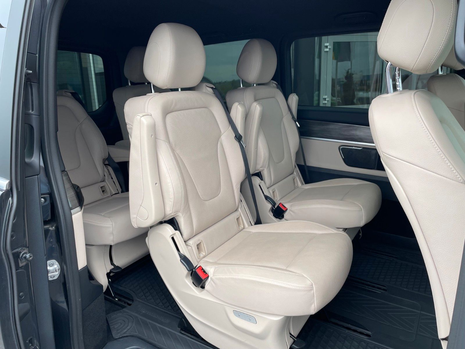 Fahrzeugabbildung Mercedes-Benz V 300 d AVA ED 4MATIC Sitzklima Burmester 6Sitze