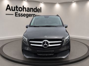 Mercedes V 220 - 2