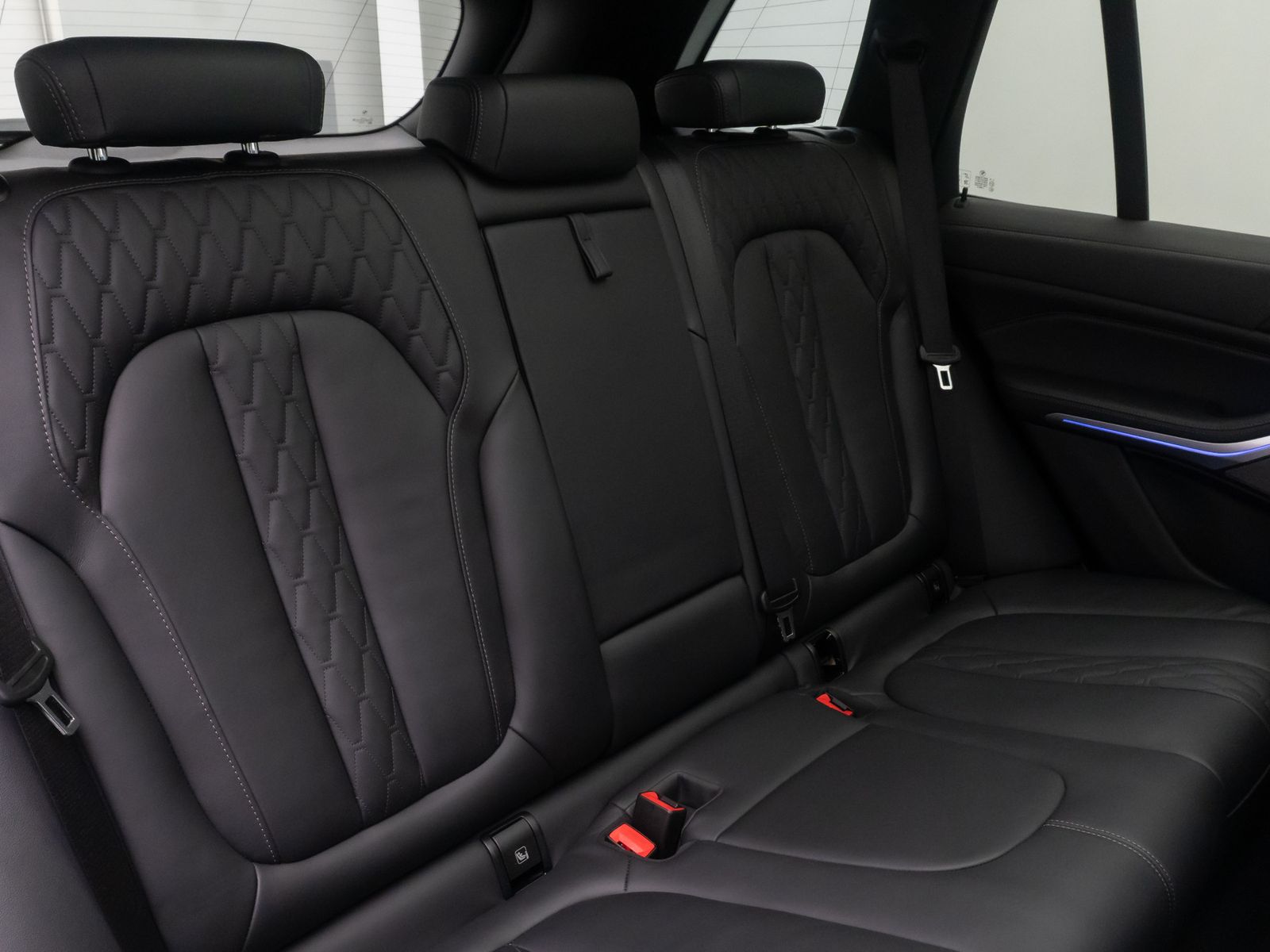 Fahrzeugabbildung BMW X5 xD40d M Sport 360° Laser Panorama H/K ACC 22"