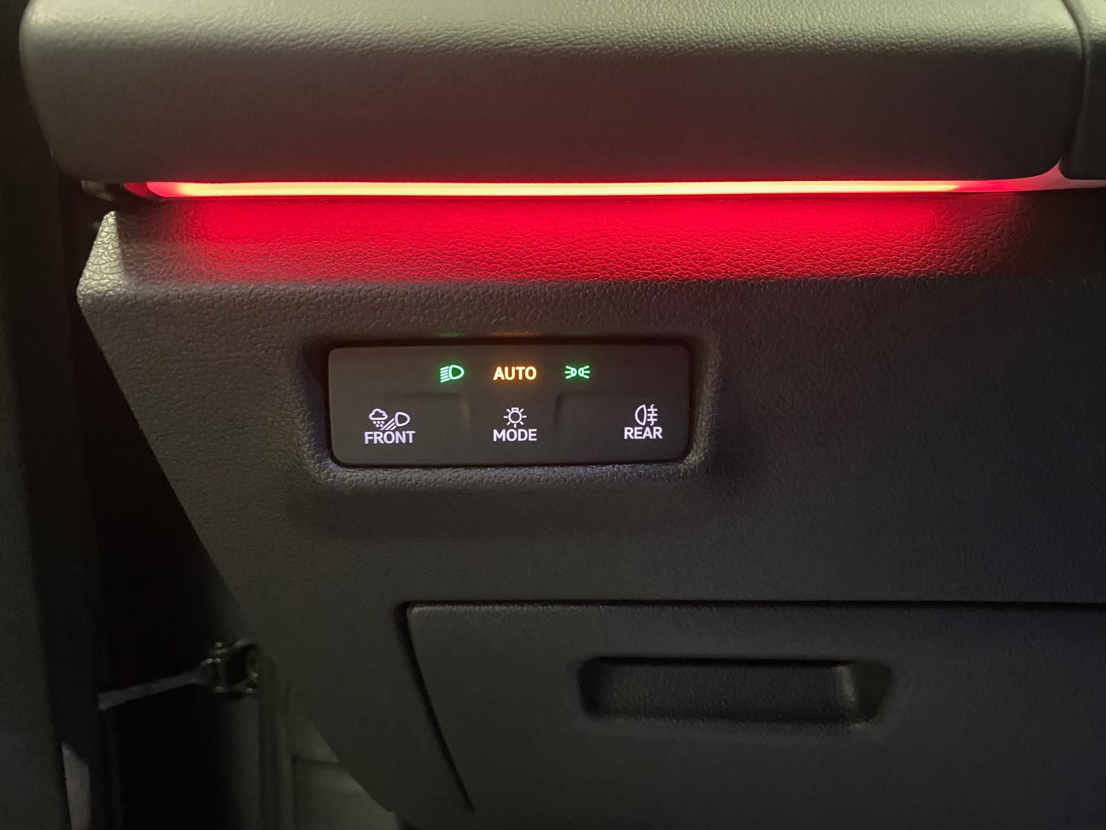 Fahrzeugabbildung Volkswagen Tiguan 1.5 eTSI+Elegance+AHK+NAVI+360 KAMERA+HUD