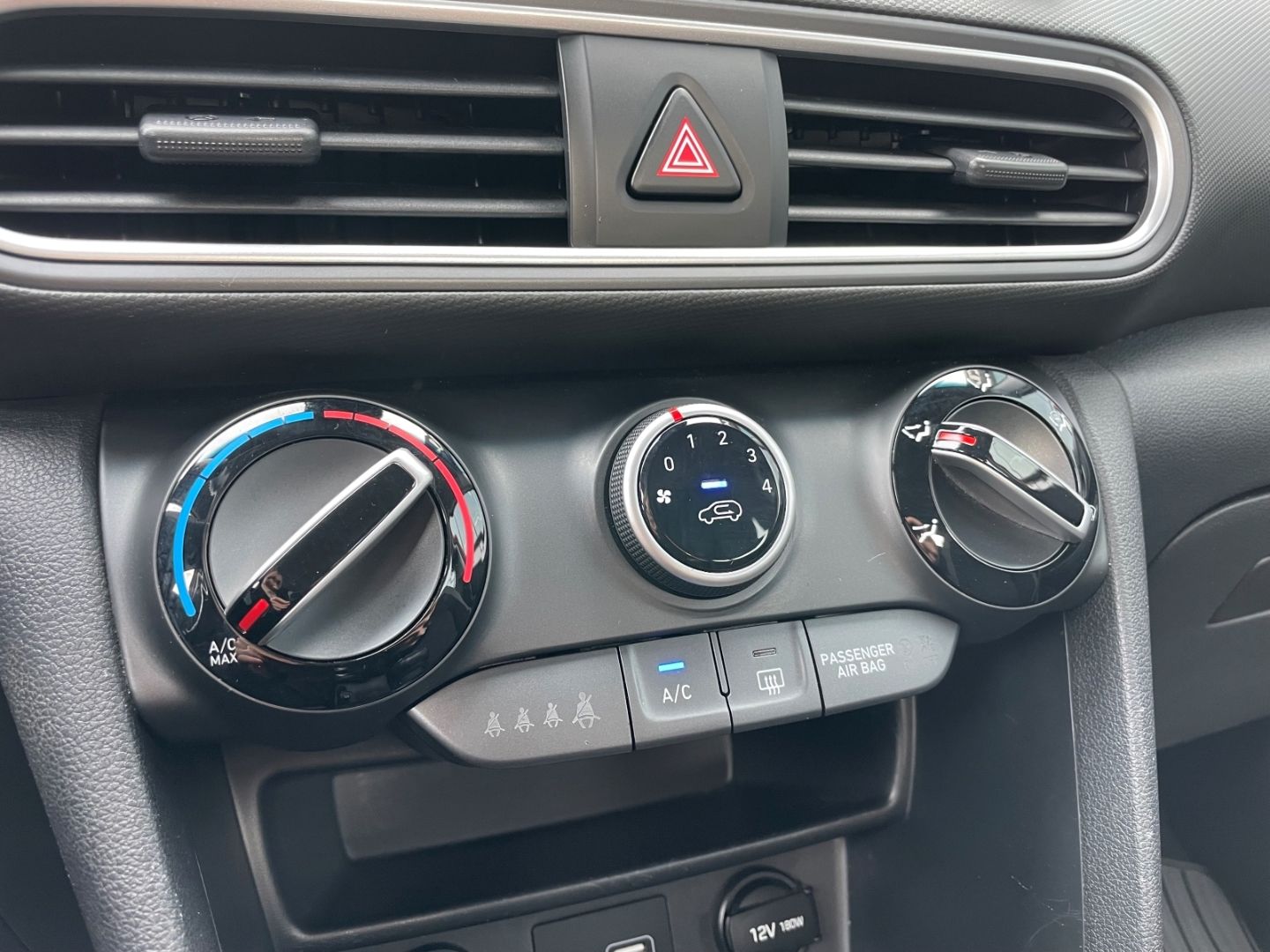 Fahrzeugabbildung Hyundai KONA Trend Klima Kamera Spurhalteass Tempomat