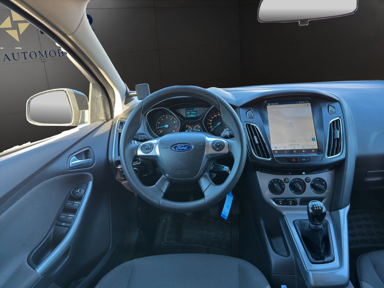 Fahrzeugabbildung Ford Focus Turnier *AHK*Sitzheizung*Service Neu