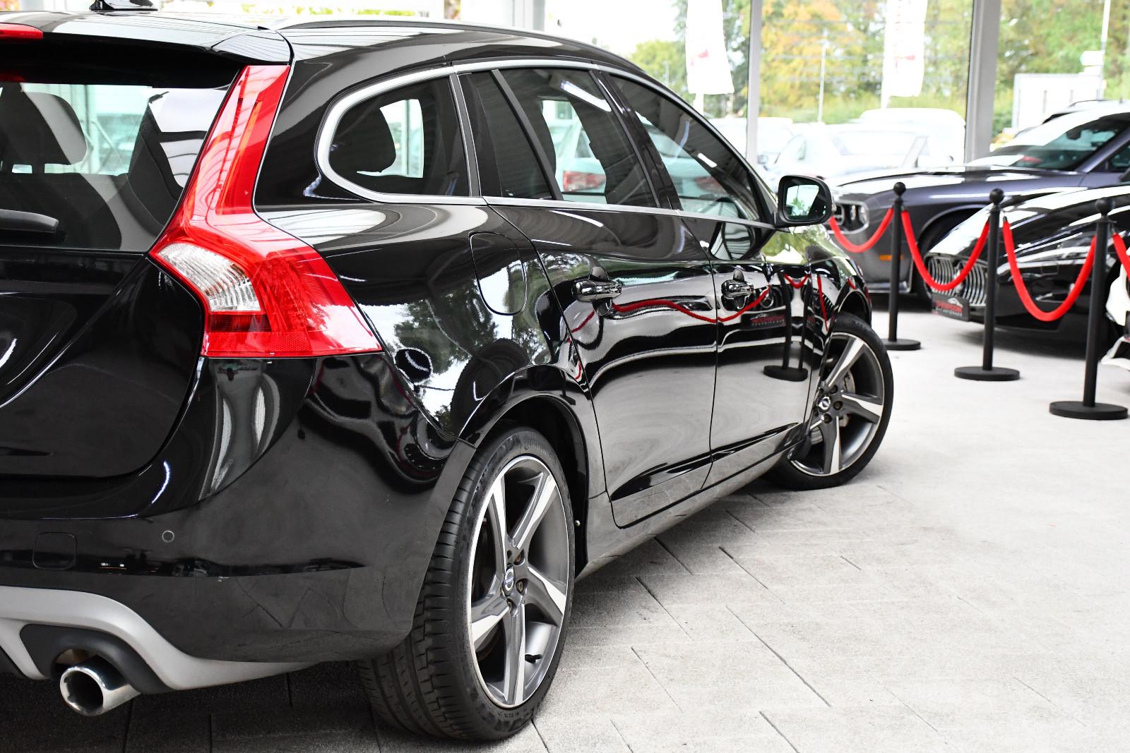 Volvo V60 D4 R-Design Aut. Kamera Leder Navi Ahk 82tkm