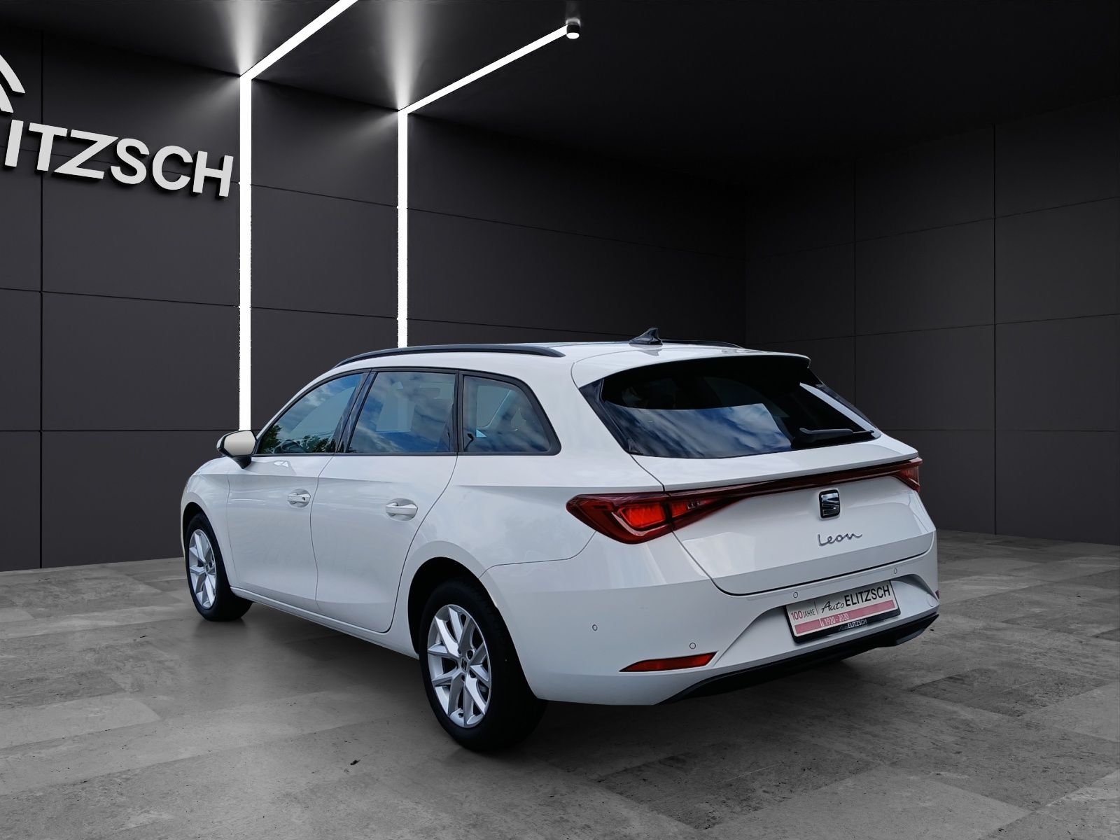 Fahrzeugabbildung SEAT Leon ST TDI Style DSG LED Navi AID Pano GRA Park