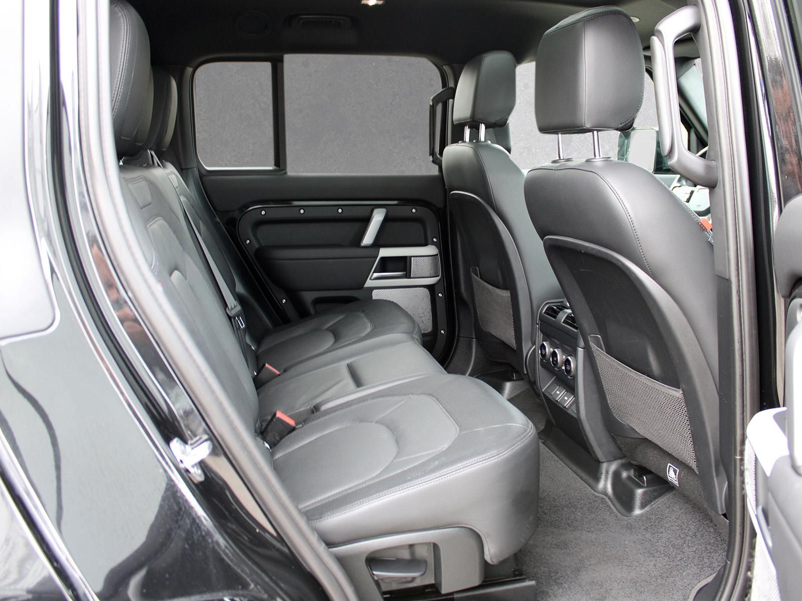 Fahrzeugabbildung Land Rover Land Rover Defender 130 D300 X-Dynamic SE