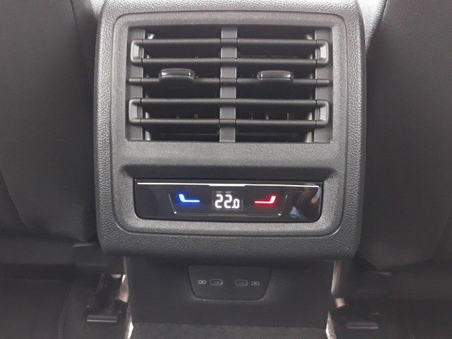 Fahrzeugabbildung Volkswagen Golf VIII 2.0TDI DSG Style NAVI+ACC+PARKLNK+AHK+