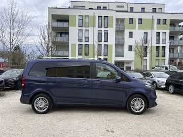 Mercedes V 220 - 6