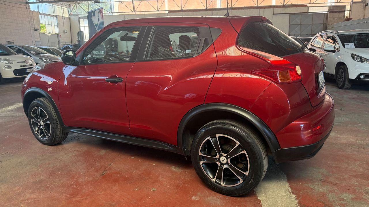 Nissan Juke 2013 — interior