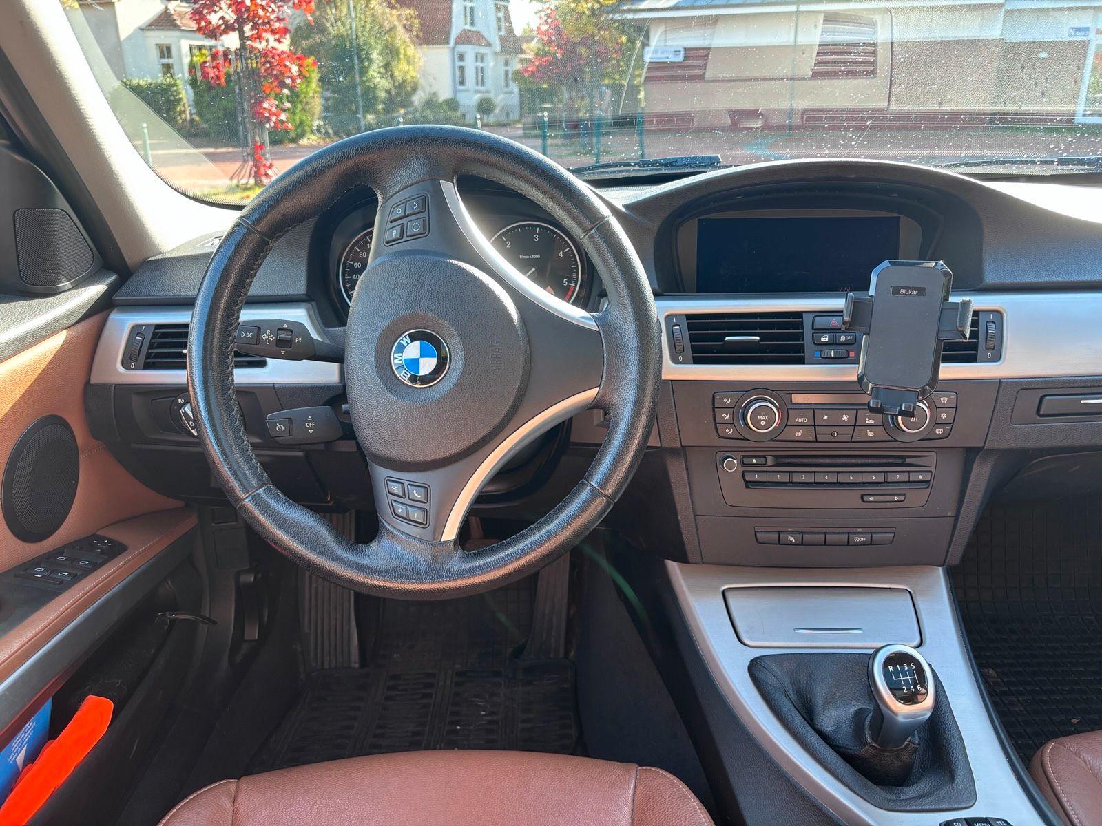 BMW 320 2012 — photo 12