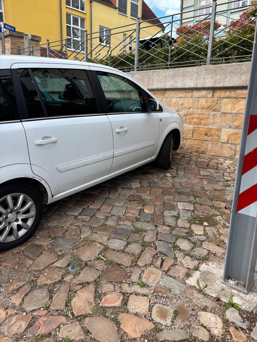 Opel Zafira 2011 — engine