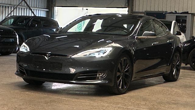 TESLA Model S Performance