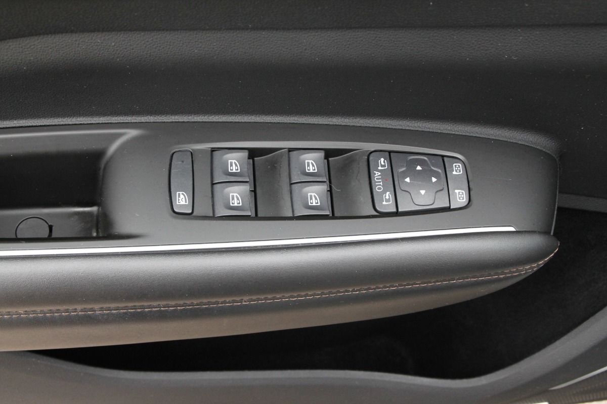 Fahrzeugabbildung Renault Koleos INITIALE PARIS BLUE dCi 185 4WD X-tronic